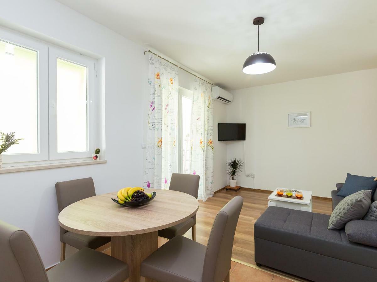 Lory's Place Pula